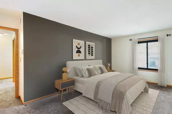 Hopkins, MN 55343,1124 Trailwood S