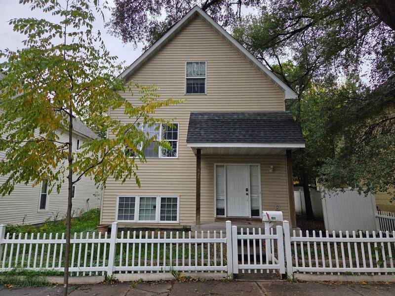 925 Marion ST, Saint Paul, MN 55117