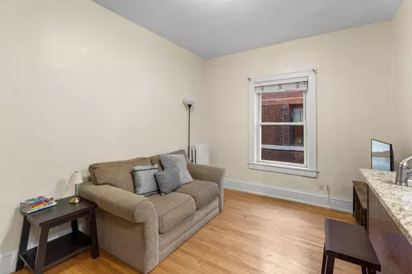 Minneapolis, MN 55408,2881 Irving AVE S #306