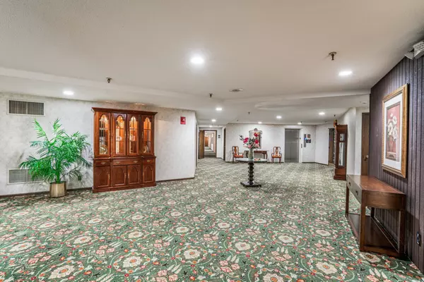 Bloomington, MN 55437,8441 Irwin RD #110