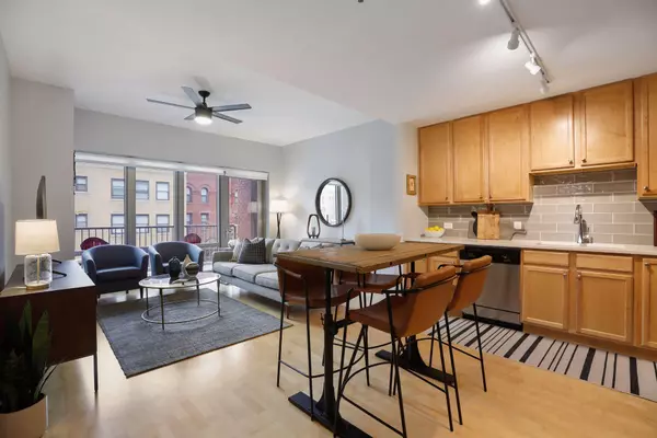 Minneapolis, MN 55404,929 Portland AVE #205