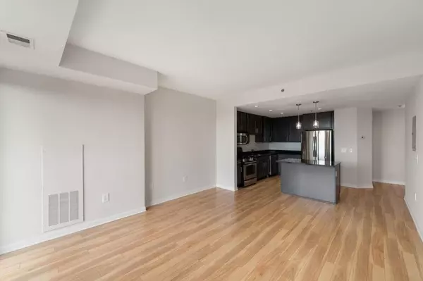 Minneapolis, MN 55404,929 Portland Ave #907