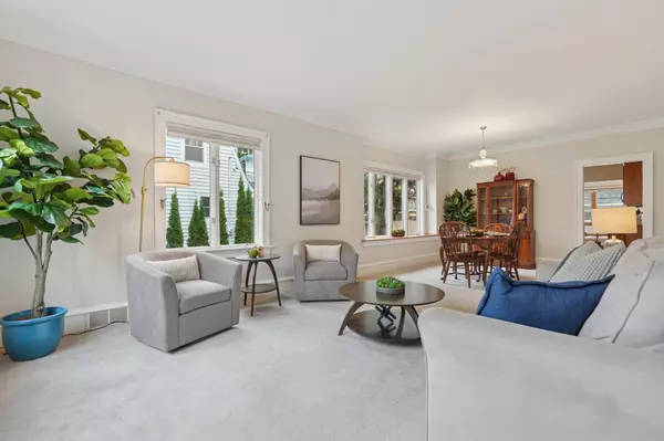 Saint Paul, MN 55106,1074 Hyacinth AVE E