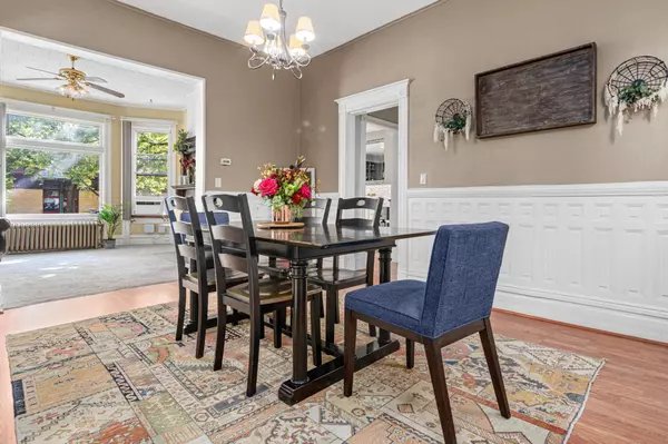 Saint Paul, MN 55104,742 Holly AVE