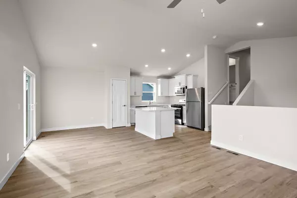 Cambridge, MN 55008,608 Redwood LOOP N