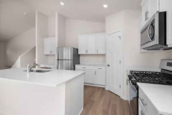 Cambridge, MN 55008,606 Redwood LOOP N