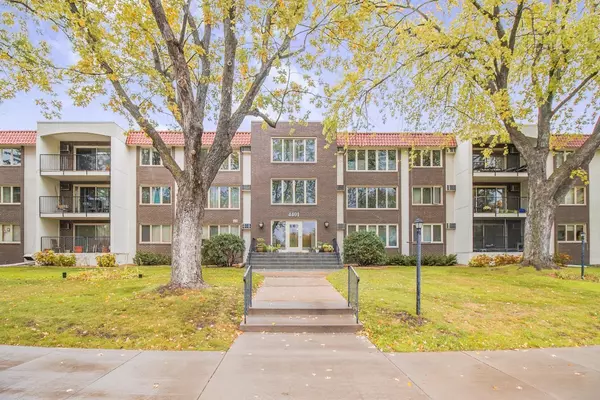 Edina, MN 55435,4401 Parklawn AVE #307W