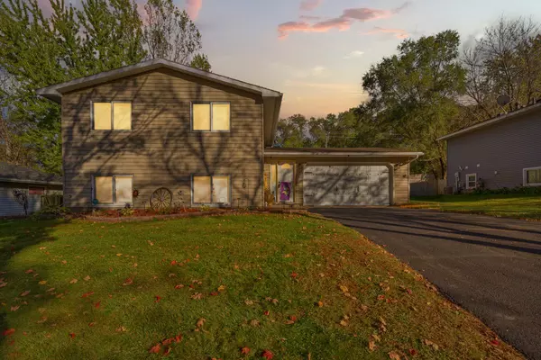 1507 23rd AVE NW, Faribault, MN 55021