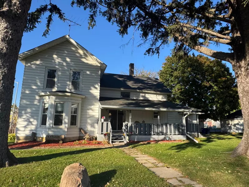 113 E 7th St, Saint Charles, MN 55972