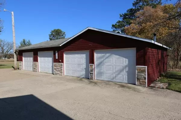 Staples, MN 56479,886 2nd ST SE