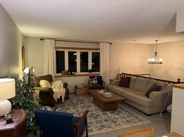 Saint Paul, MN 55122,1669 Walnut LN