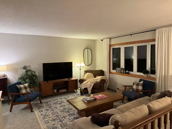 Eagan, MN 55122,1669 Walnut LN