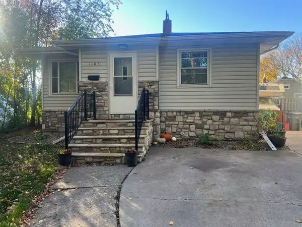 1105 11th ST S, Moorhead, MN 56560