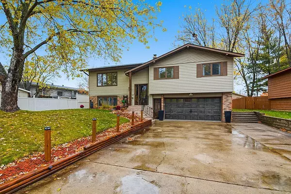 45 Oxby LN, Waite Park, MN 56387