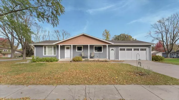 904 15th AVE SW, Willmar, MN 56201