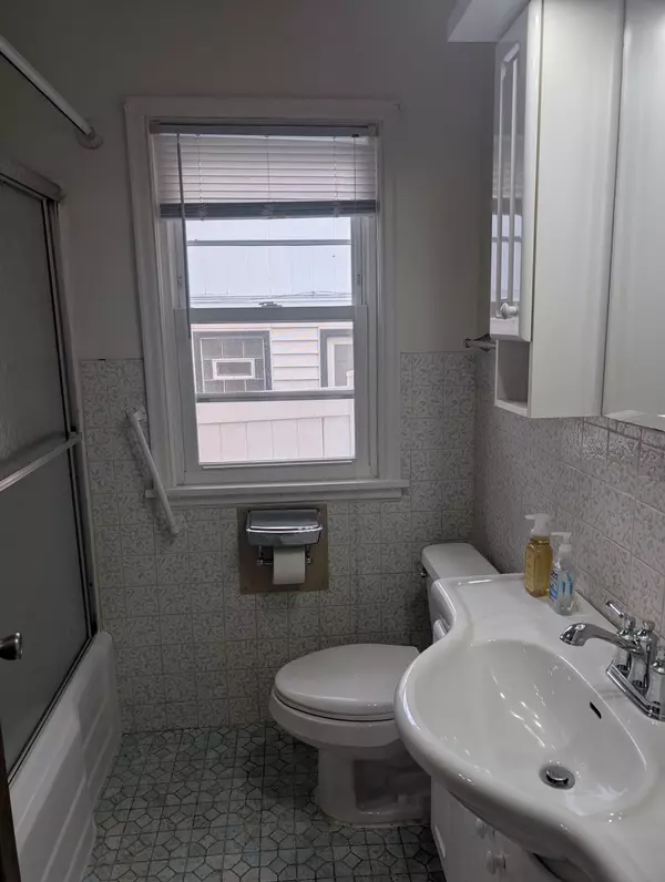 Columbia Heights, MN 55421,5027. 6th ST NE