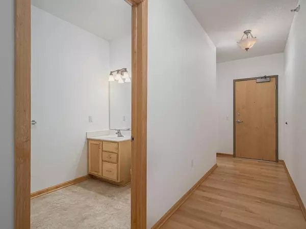 Hopkins, MN 55343,750 Mainstreet #206