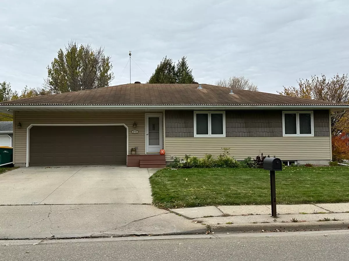 West Fargo, ND 58078,645 7th AVE W