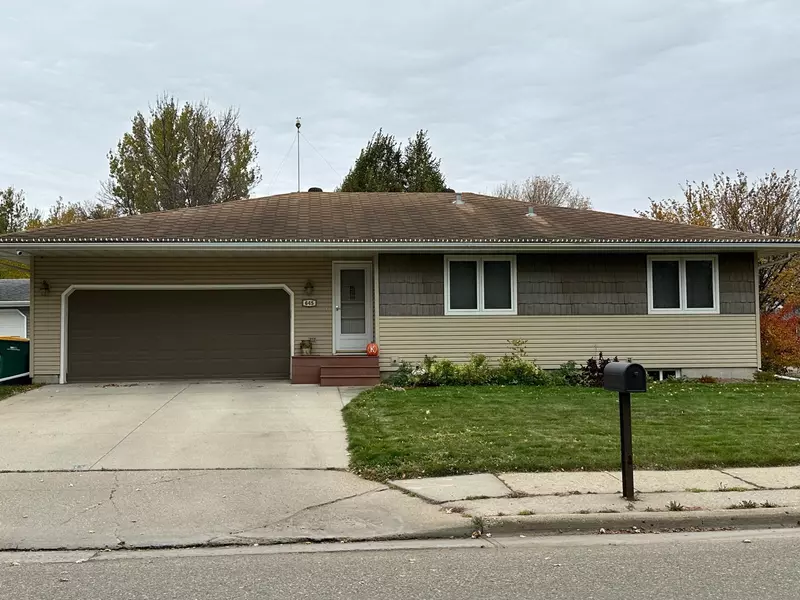 645 7th AVE W, West Fargo, ND 58078