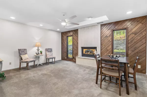 Roseville, MN 55113,882 Transit AVE