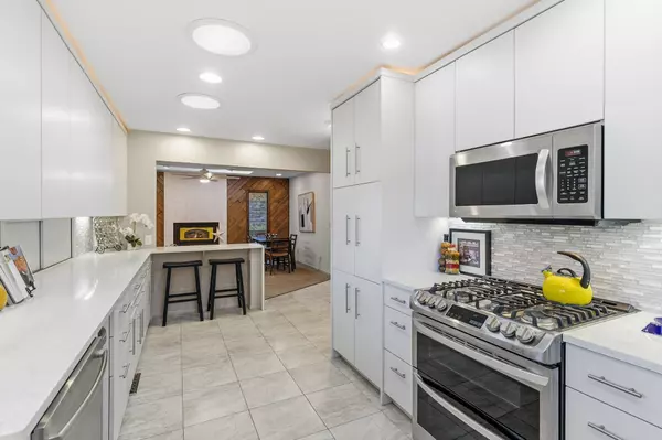 Roseville, MN 55113,882 Transit AVE