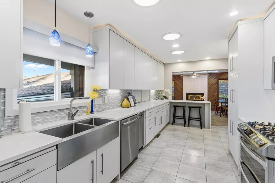 882 Transit AVE, Roseville, MN 55113