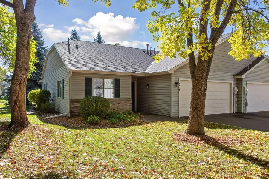 698 Monn AVE, Vadnais Heights, MN 55127