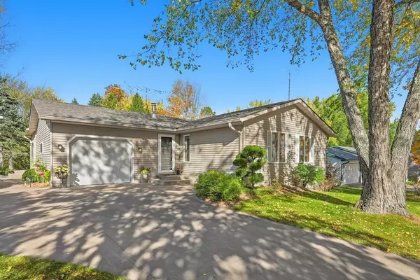 1219 Sunset LN, River Falls, WI 54022