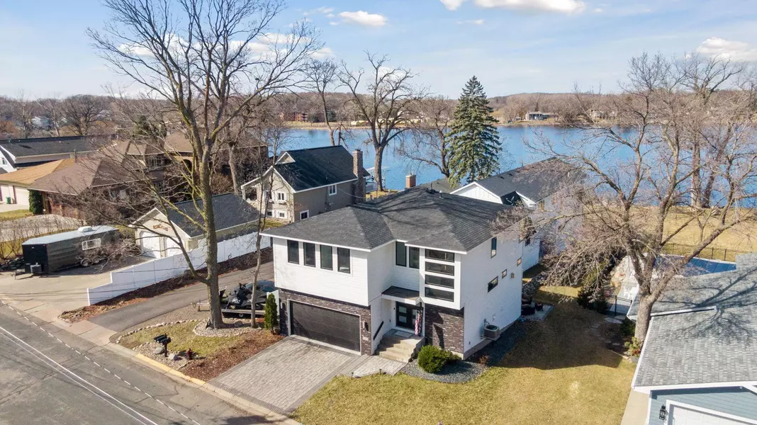 1571 Bluebird LN, Mound, MN 55364