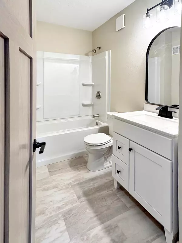 Marshall, MN 56258,119 E ST