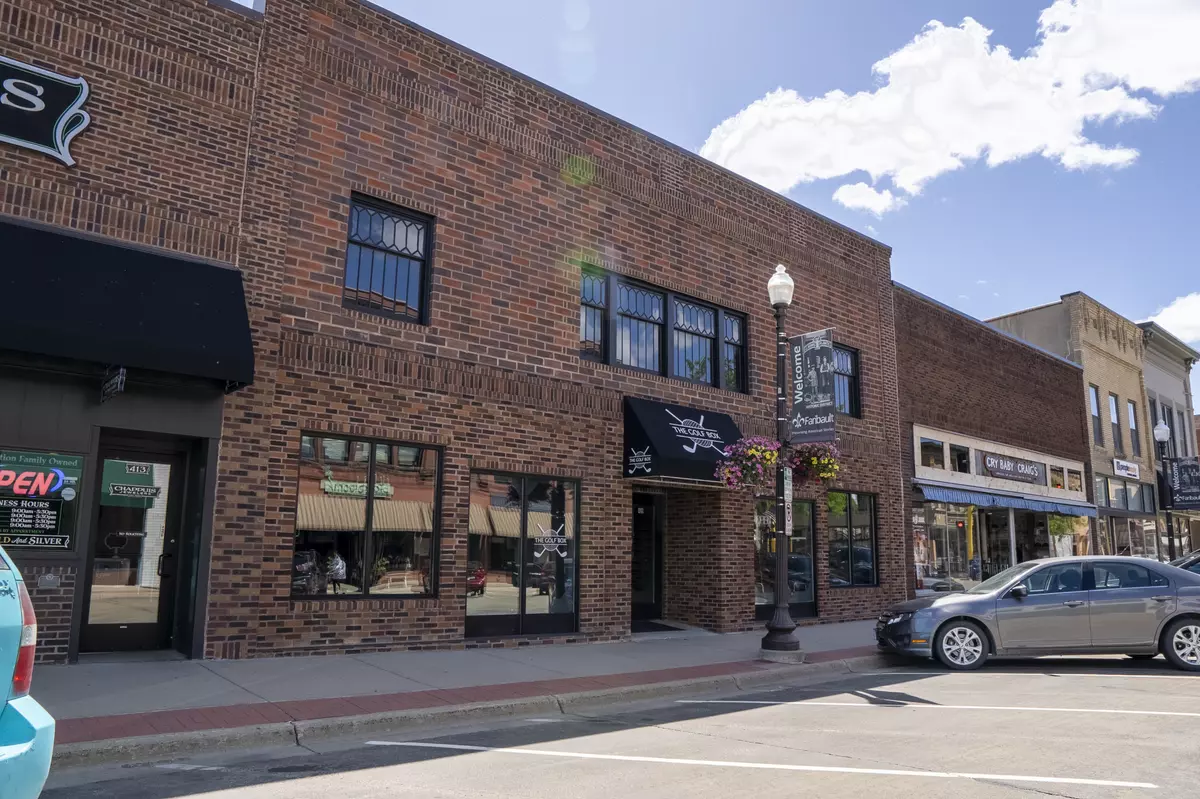 Faribault, MN 55021,409 Central AVE N