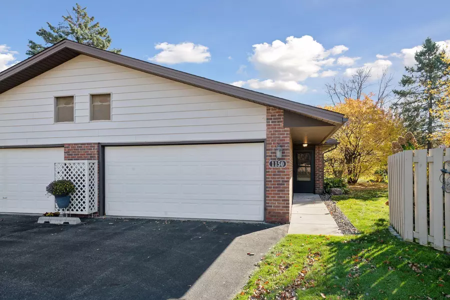 1150 Black Oaks LN N, Plymouth, MN 55447