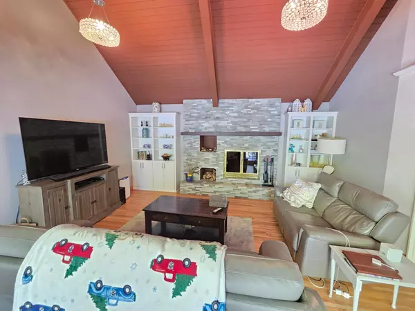 Edina, MN 55439,6353 Rolf AVE