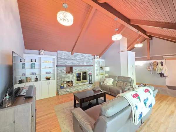 Edina, MN 55439,6353 Rolf AVE