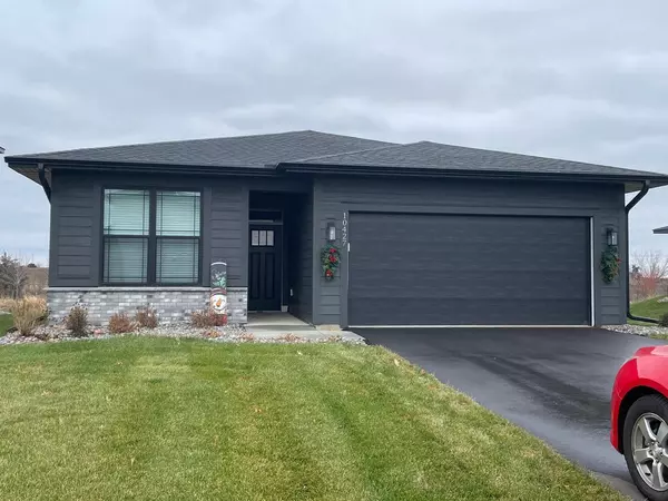 10427 Robinwood RD, Victoria, MN 55318