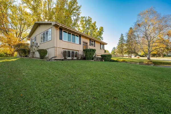 Rochester, MN 55902,1073 Forest Hills DR SW