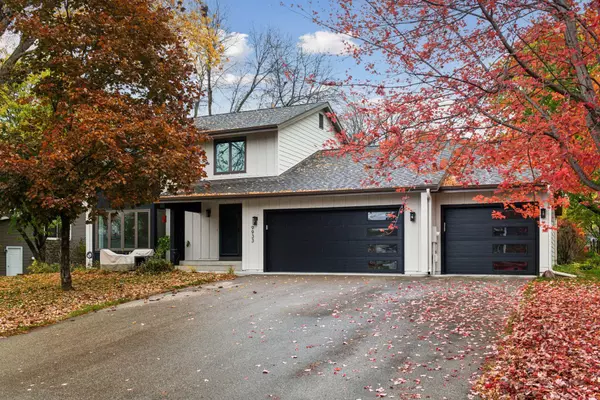 Eden Prairie, MN 55347,9933 Balmoral LN