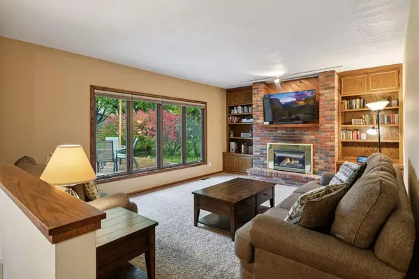 Eden Prairie, MN 55347,9933 Balmoral LN