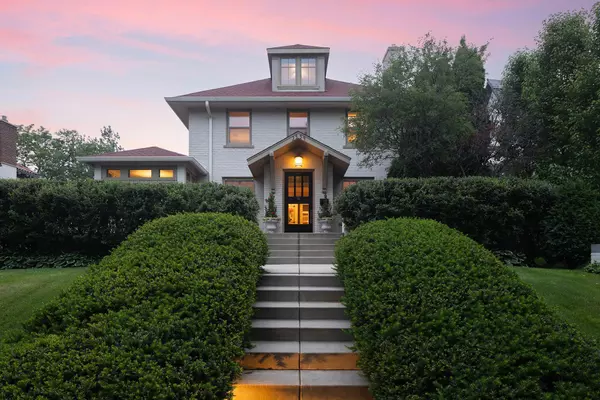 Minneapolis, MN 55405,2554 W Lake Of The Isles Pkwy