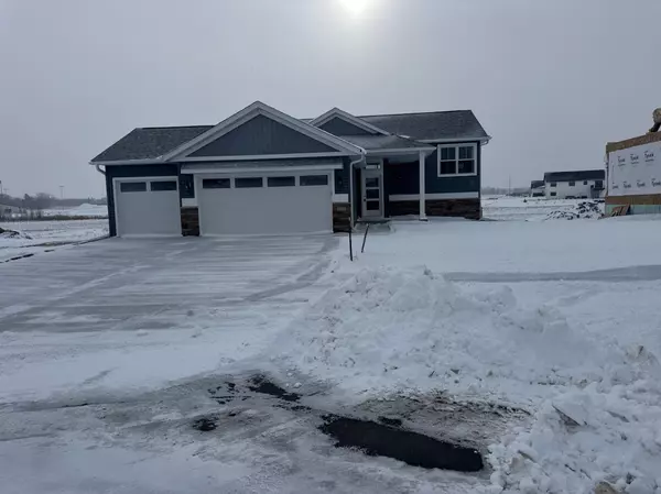 2215 Elk Run DR SE, Pine Island, MN 55963