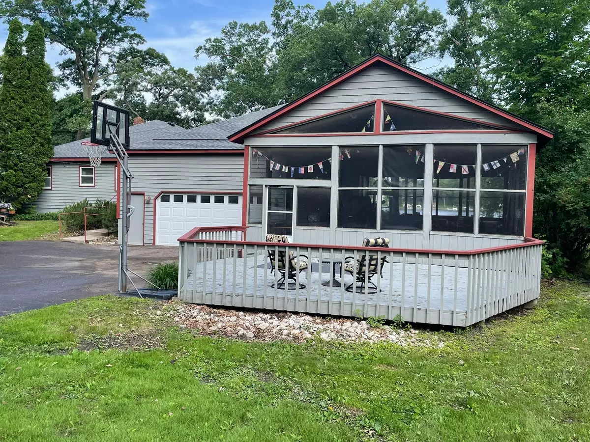 Roseville, MN 55113,595 Heinel DR