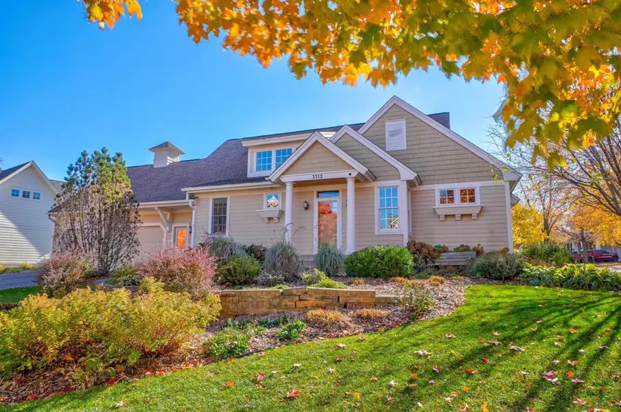 3312 Pioneer PL, Stillwater, MN 55082