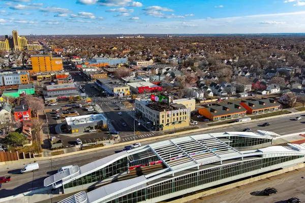 Minneapolis, MN 55408,201 E Lake ST