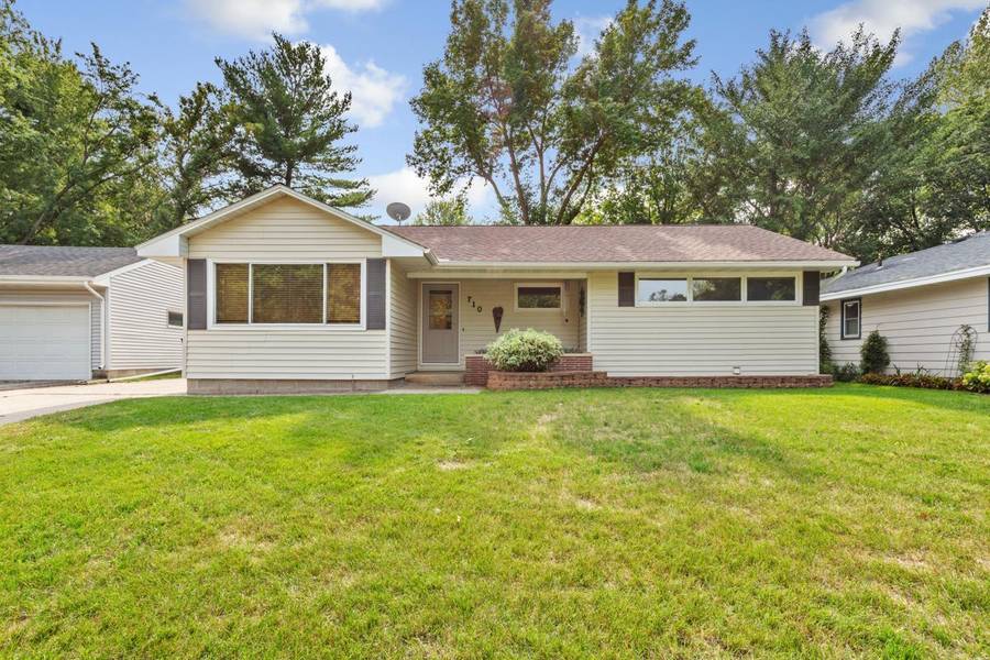 710 Upper Johnson CIR, Saint Peter, MN 56082