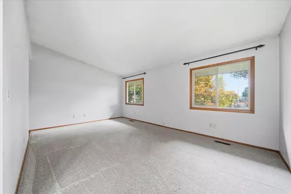 Eden Prairie, MN 55347,9523 Hartford CIR