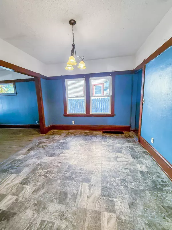 Saint Paul, MN 55106,824 Magnolia AVE E