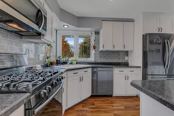 Saint Cloud, MN 56303,944 Spruce DR