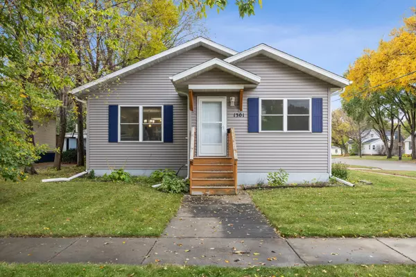 1301 16 1/2 ST S, Fargo, ND 58103