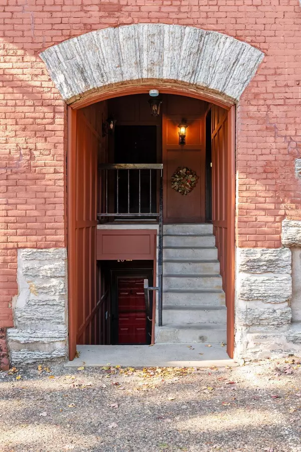 Saint Paul, MN 55102,28 Dale ST S #A