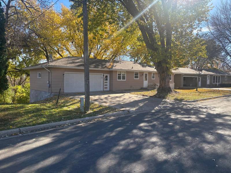 314 Shady LN, Norwood Young America, MN 55397